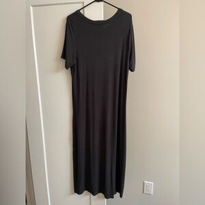 Classic Black Short-Sleeve Maxi Dress - Women